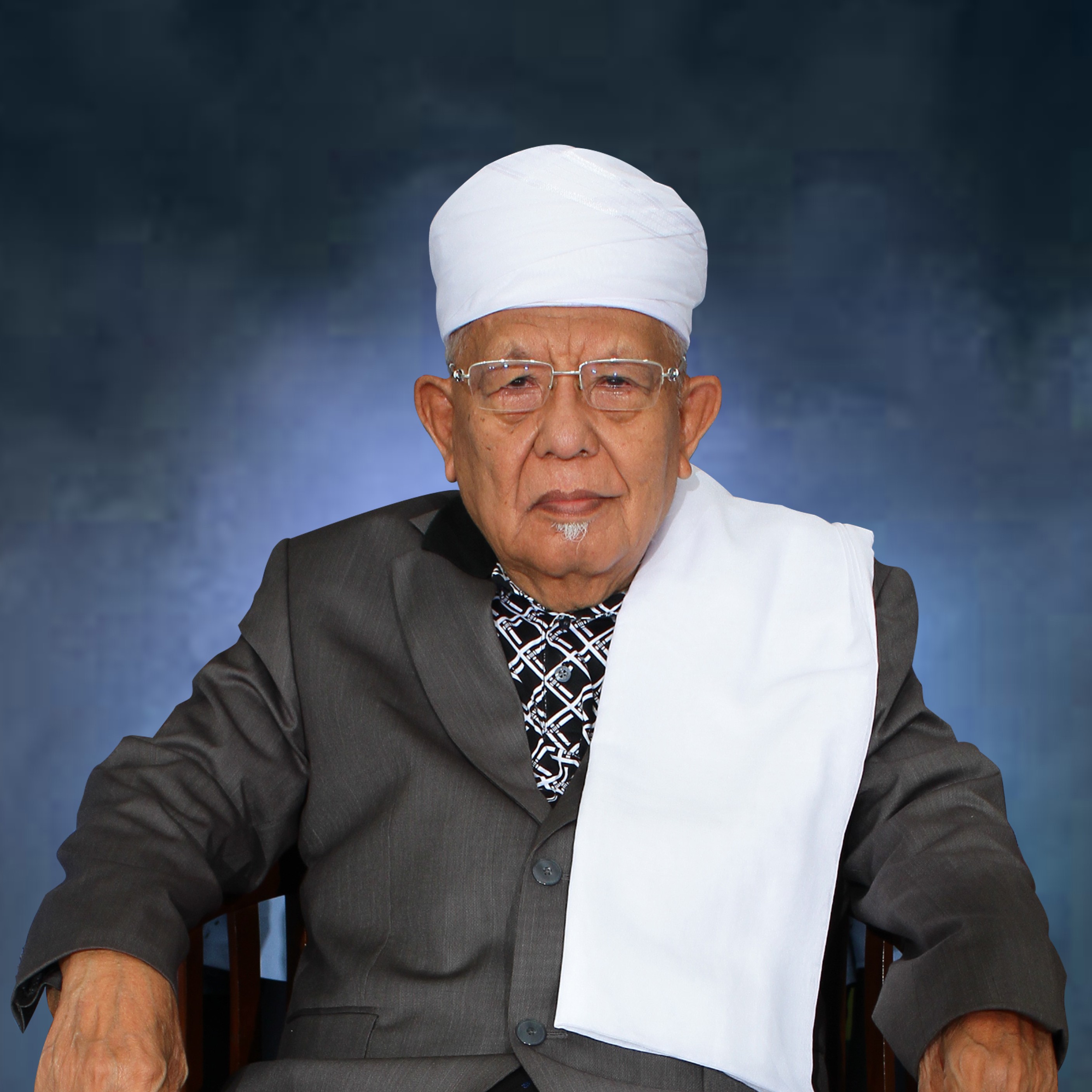 K.H Syukron Makmun